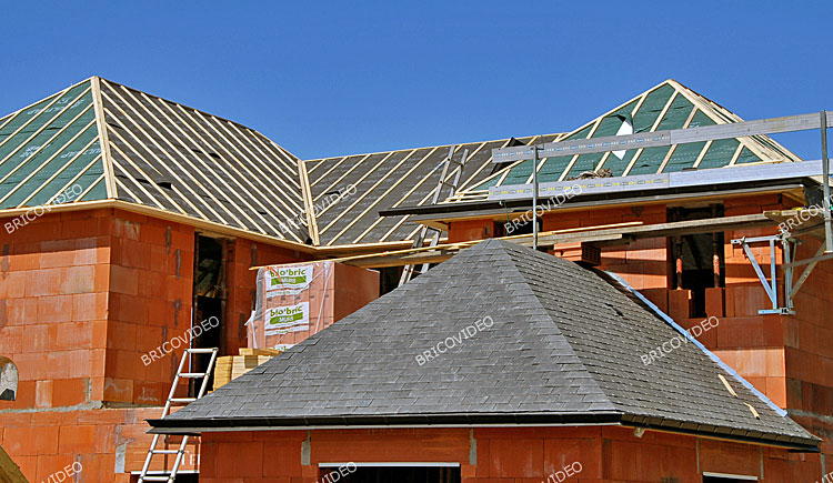 maison briques construction
