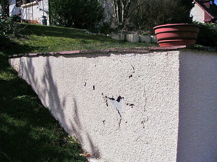 Comment rénover un mur crépi extérieur ?